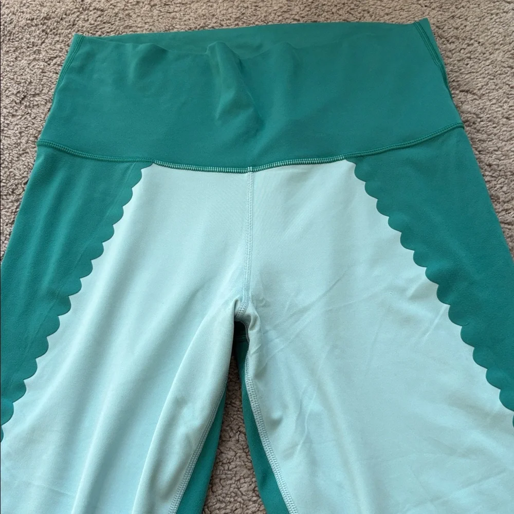 aerie scallop detail